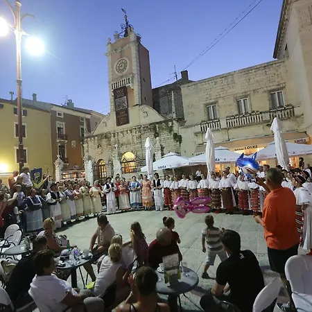 Cozy Niko - Private Parking And Balcony Lägenhet