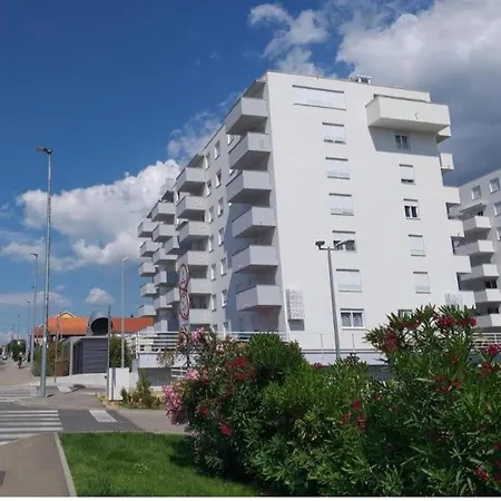 Apartman Cozy Niko - Private Parking And Balcony