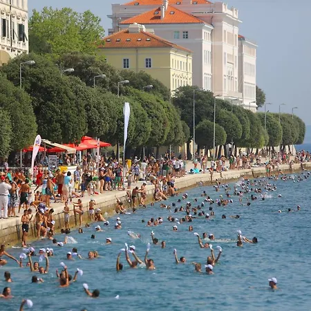 Apartman Cozy Niko - Private Parking And Balcony *