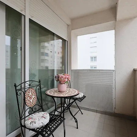 公寓 Cozy Niko - Private Parking And Balcony